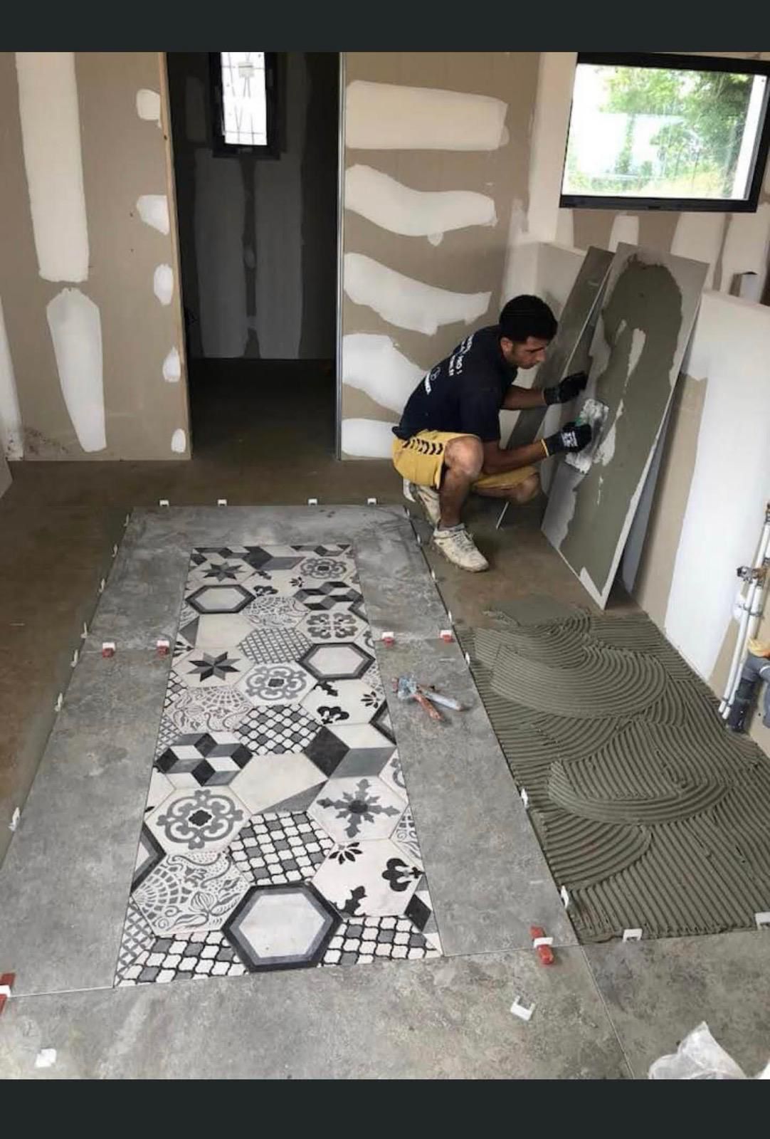 Équipe L'Art du Carrelage – pose de carrelage à Draguignan